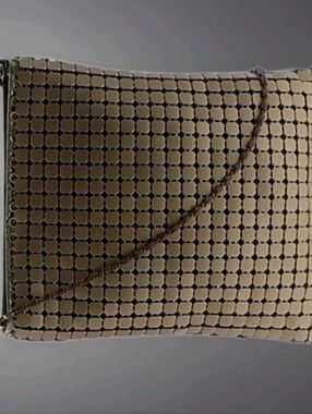 Unbranded Silver Chained  zip ,with inner pocket Metal Mesh.